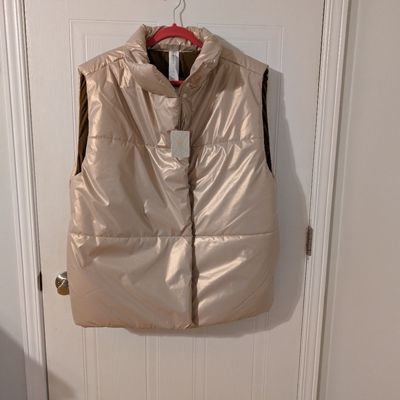 NWT Fabletics Oversized Puffer Vest Size XS - Picture 4 of 7
